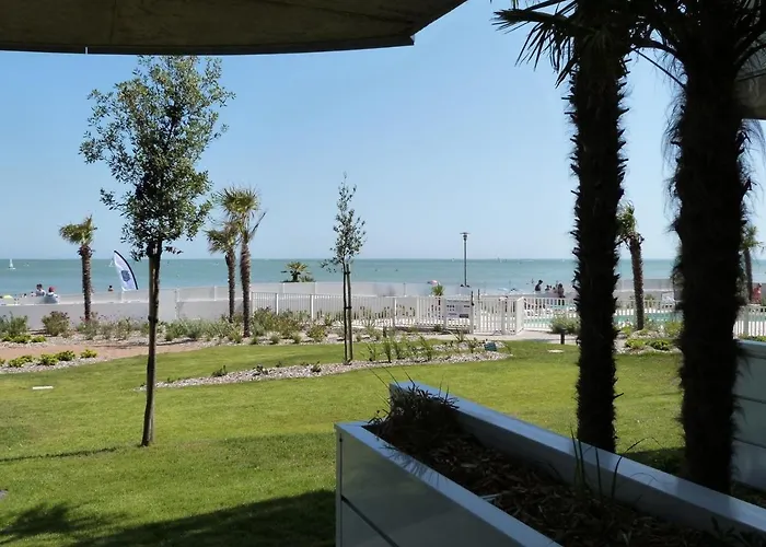 Apartment Pour 4 Pers Avec Terrasse, Jardin, Piscine Et Acces - Animaux Admis - Fr-1-194-218