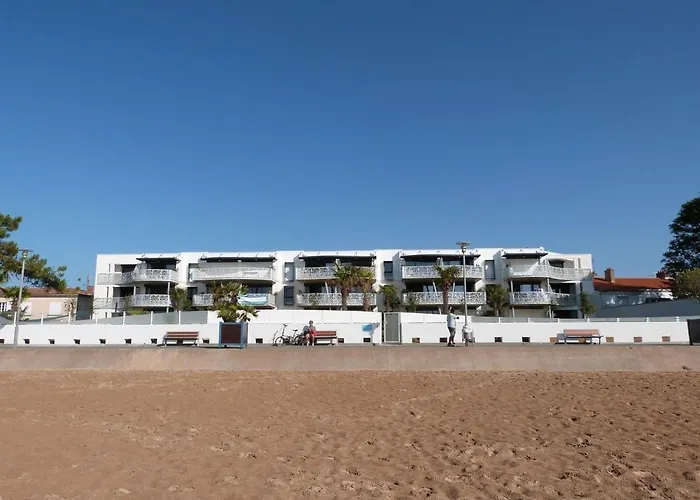 Apartment Pour 4 Pers Avec Terrasse, Jardin, Piscine Et Acces - Animaux Admis - Fr-1-194-218