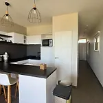 아파트 Pour 4 Pers Avec Terrasse, Jardin, Piscine Et Acces - Animaux Admis - Fr-1-194-218
