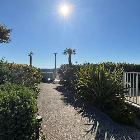 Pour 4 Pers Avec Terrasse, Jardin, Piscine Et Acces - Animaux Admis - Fr-1-194-218