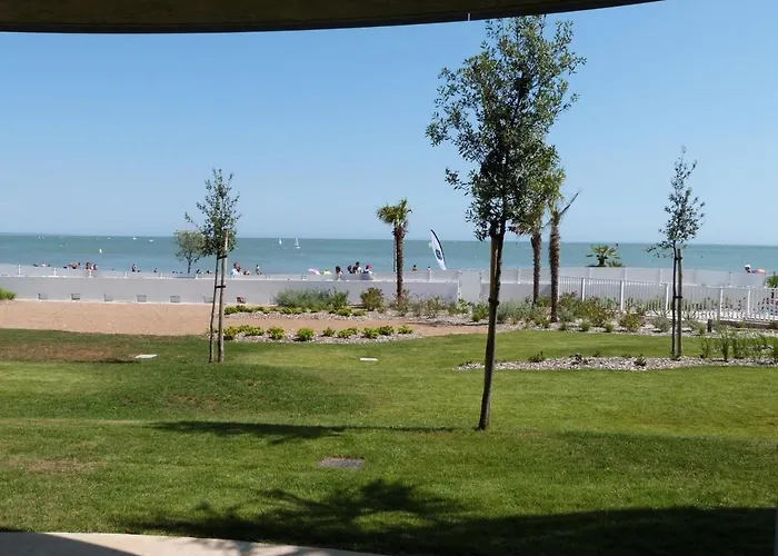 Pour 4 Pers Avec Terrasse, Jardin, Piscine Et Acces - Animaux Admis - Fr-1-194-218 *