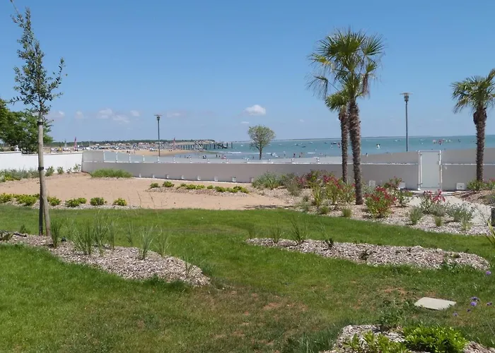 アパート Pour 4 Pers Avec Terrasse, Jardin, Piscine Et Acces - Animaux Admis - Fr-1-194-218 *